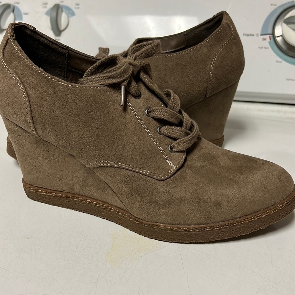 Wedge shoes